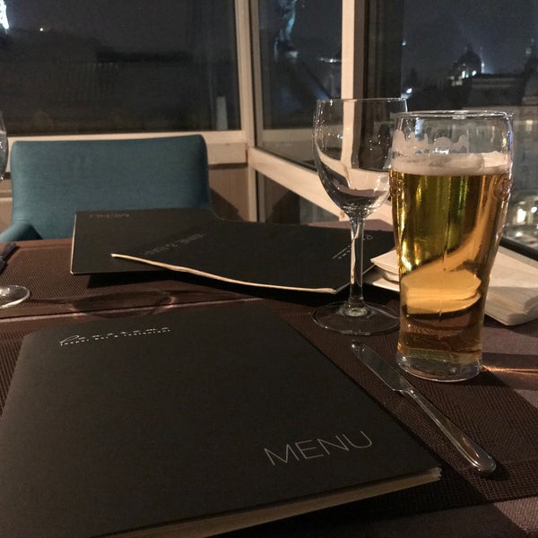 รูปภาพถ่ายที่ Panorama Restaurant โดย Kemal เมื่อ 10/5/2019