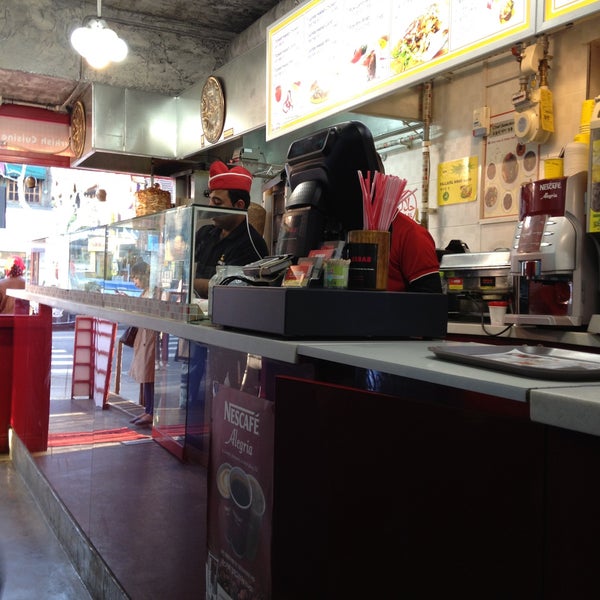 Foto diambil di Mr. Kebab Itaewon Halal Food oleh Jungho l. pada 4/29/2013