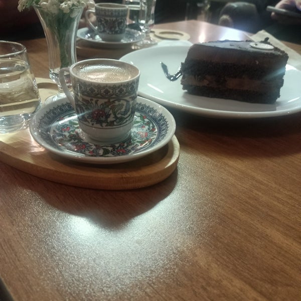 Photo taken at Adımlar Kitap &amp; Kafe by Queen on 2/22/2024