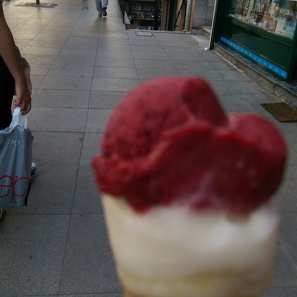 8/22/2016 tarihinde Eda K.ziyaretçi tarafından Dondurmacı Yaşar Usta Kadıköy'de çekilen fotoğraf