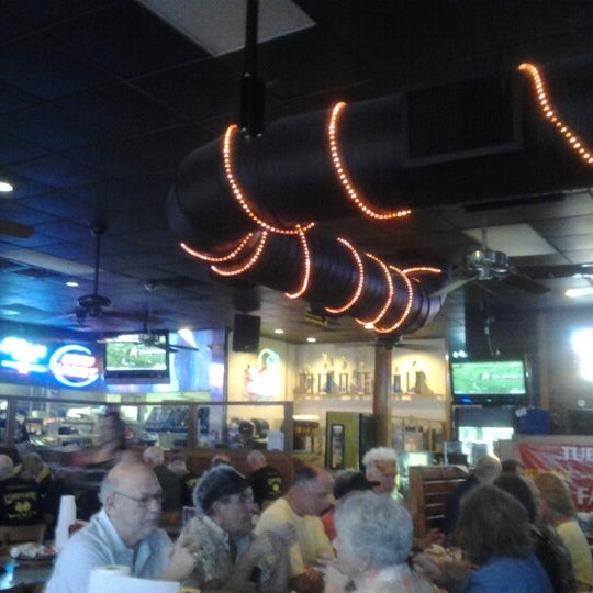 1/21/2013 tarihinde Robert L.ziyaretçi tarafından Mugs &#39;N Jugs Sports Bar and Grill'de çekilen fotoğraf