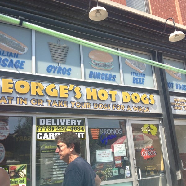 Снимок сделан в George&#39;s Hot Dogs пользователем Mecaela M. 8/30/2013