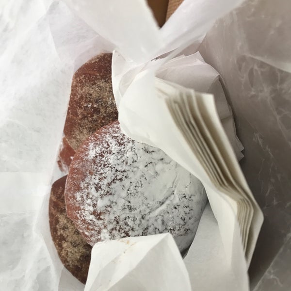 The Looney Baker Tienda de donuts en Livonia