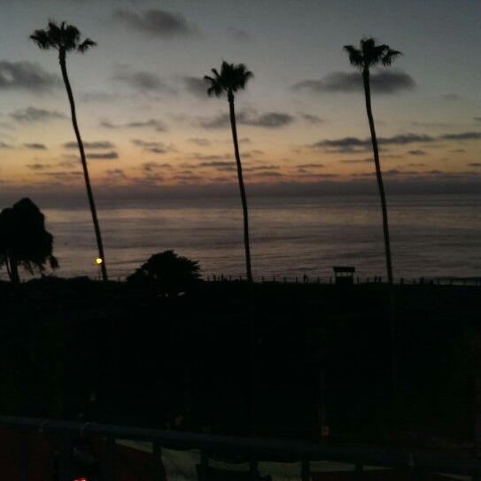 Foto scattata a La Jolla Cove Suites da Jake R. il 7/4/2014