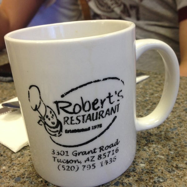 Foto tirada no(a) Robert&#39;s Restaurant por Amigouh B. em 2/16/2013