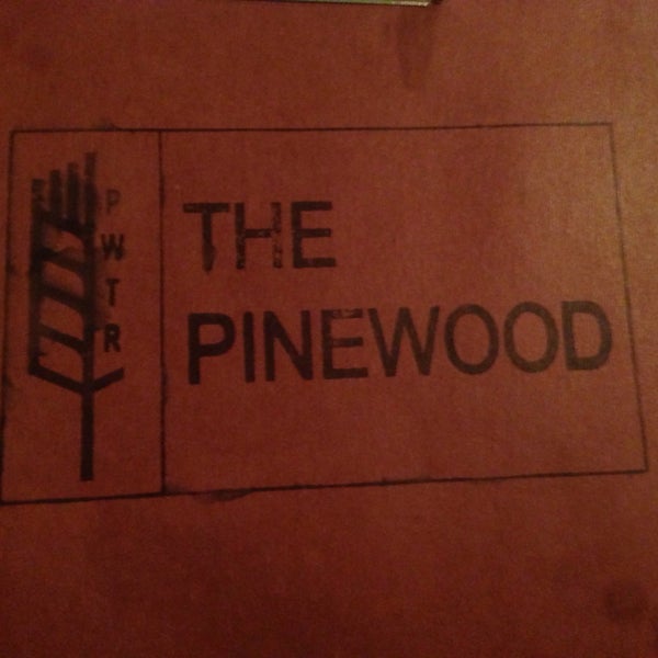 Foto tirada no(a) The Pinewood por Dominic M. em 11/14/2015