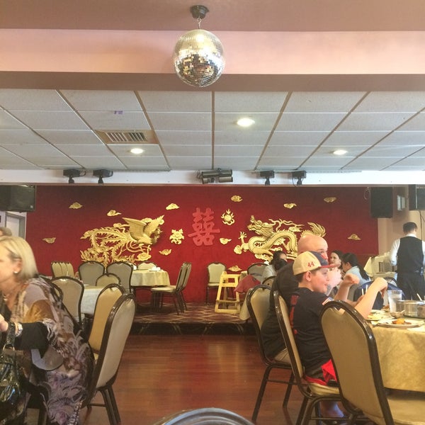 Photo taken at Canton House Chinese Restaurant by Dominic M. on 12/2/2018
