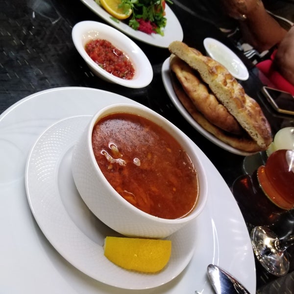 Das Foto wurde bei Cihan Pide Kebap Restaurant von Asya A. am 9/5/2019 aufgenommen