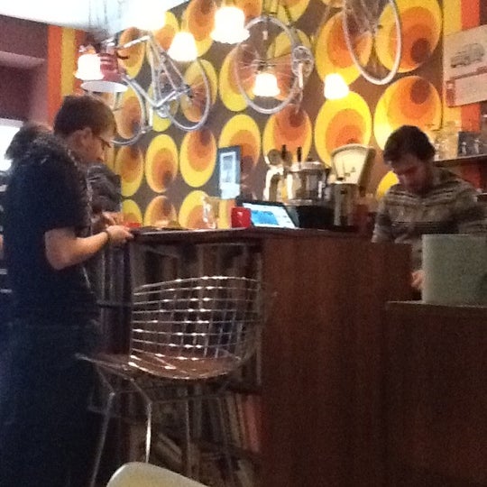 10/23/2012 tarihinde Louie C.ziyaretçi tarafından Cafe Lamus'de çekilen fotoğraf