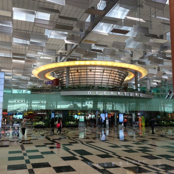 longchamp changi airport terminal 4