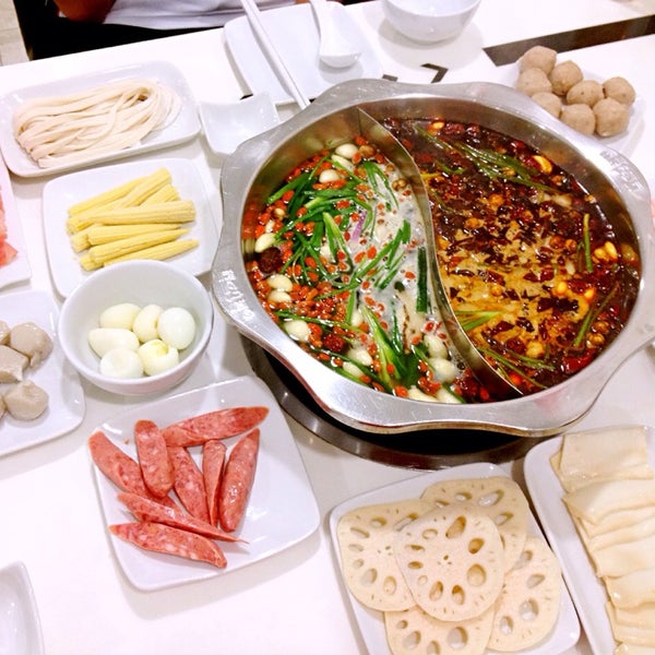 Снимок сделан в (小肥羊槟城火锅城) Xiao Fei Yang (PG) Steamboat Restaurant пользователем JW H. 4/21/2014