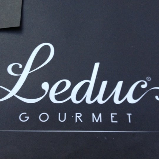 รูปภาพถ่ายที่ Leduc Gourmet โดย Paola F. เมื่อ 11/19/2012