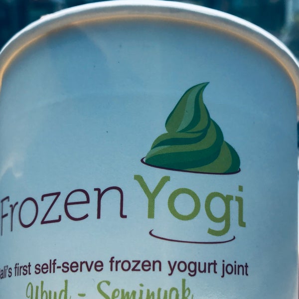 Foto diambil di Frozen Yogi oleh Elizabeth V. pada 8/29/2021