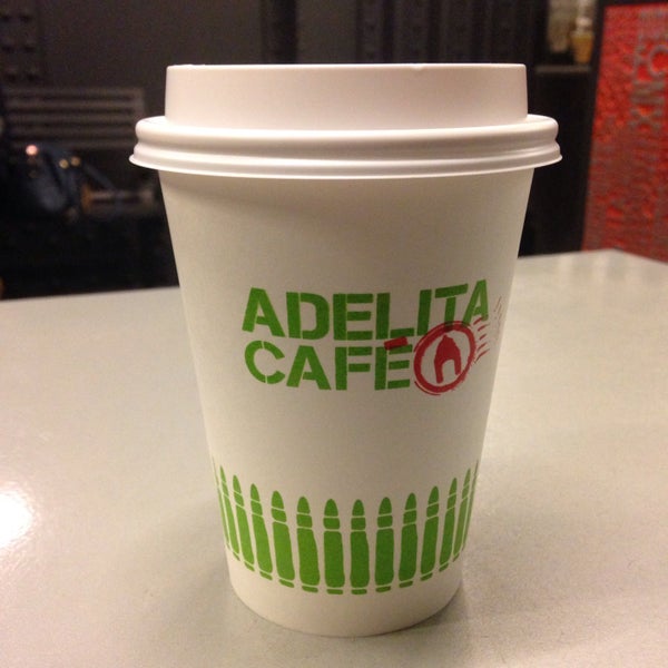 Foto tirada no(a) Adelita Café por Aryadna G. em 12/14/2014