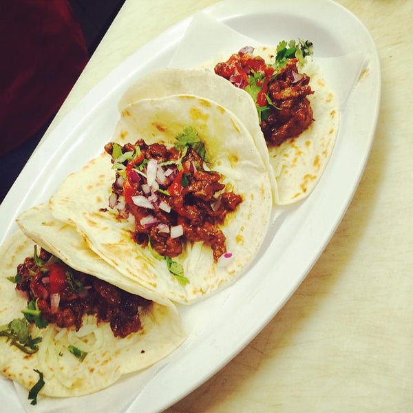 Foto diambil di Dos Ricco&#39;s Mexican and Asian Fusion oleh Chef Ricardo M. pada 9/27/2014