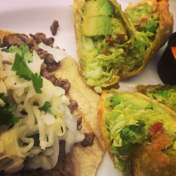 Steak Tacos + Avocado Rolls deliciously amazing ... #avocadorolls @dosriccos