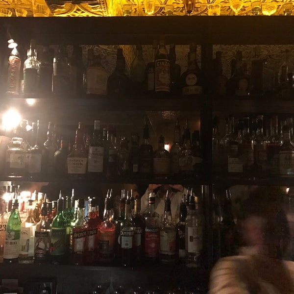 Foto diambil di Experimental Cocktail Club oleh Tuf S. pada 3/23/2017