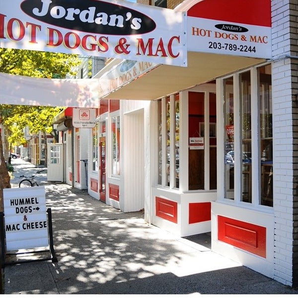 รูปภาพถ่ายที่ Jordans Hot Dogs &amp; Mac โดย Hotdogs M. เมื่อ 6/22/2015