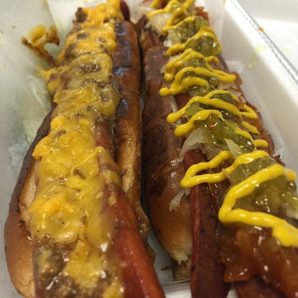 รูปภาพถ่ายที่ Jordans Hot Dogs &amp; Mac โดย Hotdogs M. เมื่อ 6/15/2015