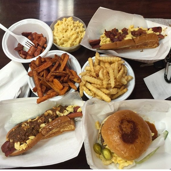 รูปภาพถ่ายที่ Jordans Hot Dogs &amp; Mac โดย Hotdogs M. เมื่อ 6/11/2015