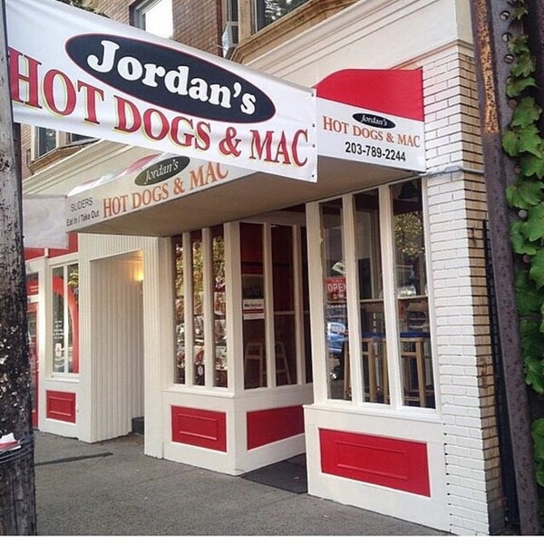 รูปภาพถ่ายที่ Jordans Hot Dogs &amp; Mac โดย Hotdogs M. เมื่อ 6/12/2015
