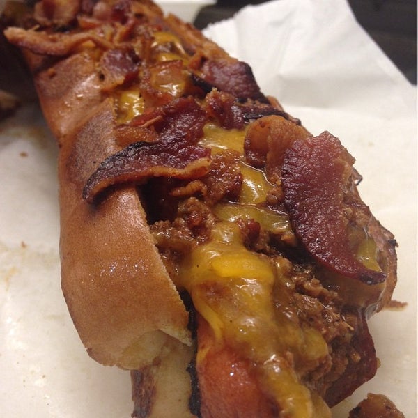 รูปภาพถ่ายที่ Jordans Hot Dogs &amp; Mac โดย Hotdogs M. เมื่อ 6/17/2015