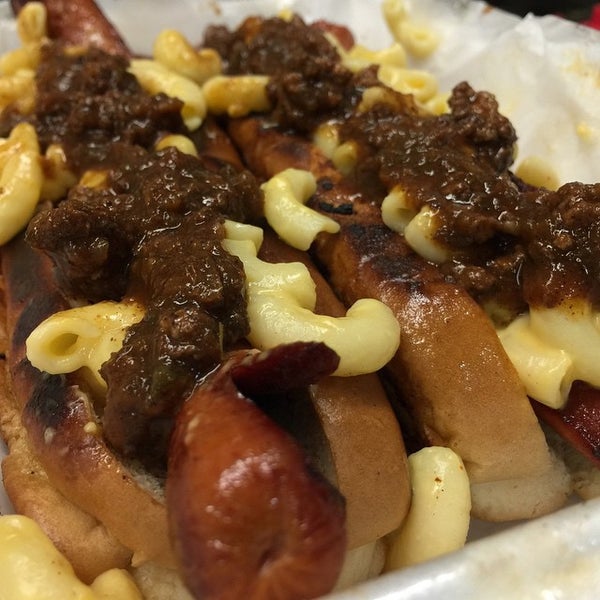 รูปภาพถ่ายที่ Jordans Hot Dogs &amp; Mac โดย Hotdogs M. เมื่อ 6/13/2015