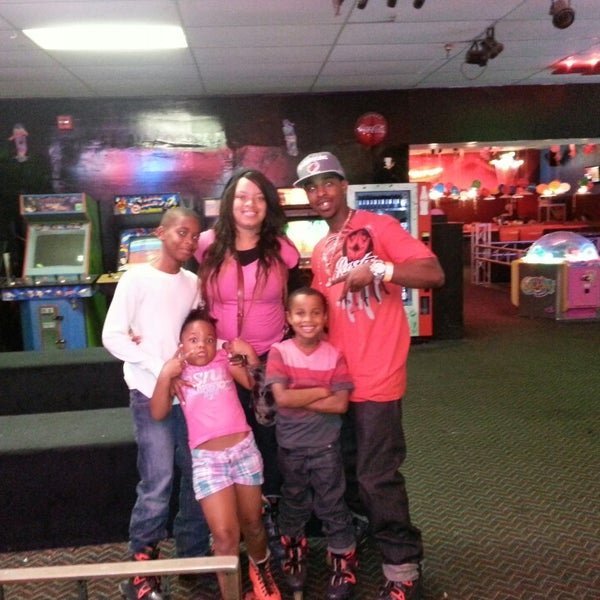 Photo taken at Super Wheels Skating Center by Crystal G. on 5/26/2013