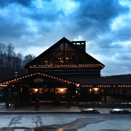 Foto tirada no(a) Savage River Lodge por Max M. em 3/13/2013