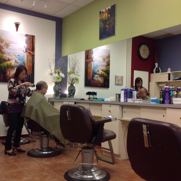 барбершоп mr. парикмахерская парк победы. бьюти парк софия. кресло визажиста. барбершоп с девушками в белье.