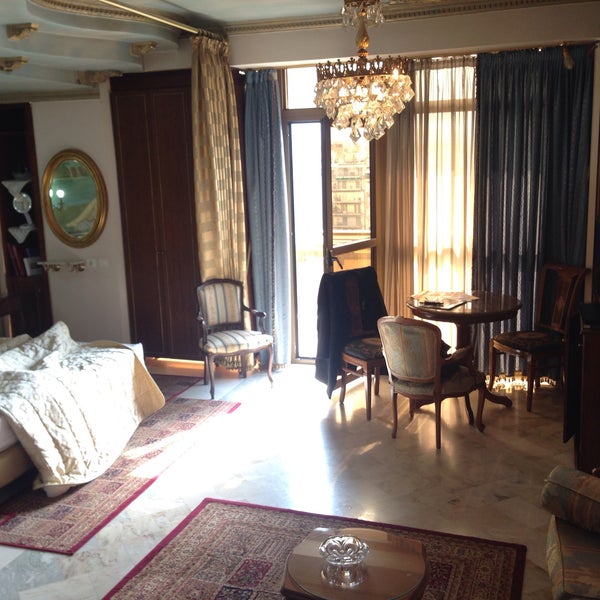 Das Foto wurde bei a.d. Imperial Palace Hotel Thessaloniki von Anesa H. am 3/14/2015 aufgenommen