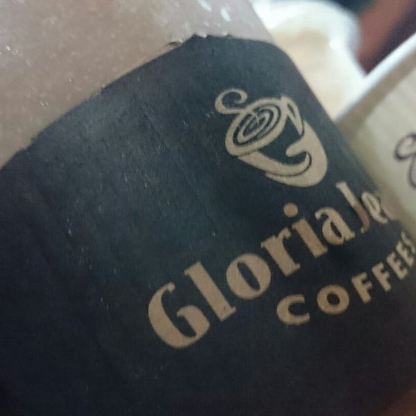 Photo taken at Gloria Jean&#39;s Coffees by Alejandra V. on 12/18/2014