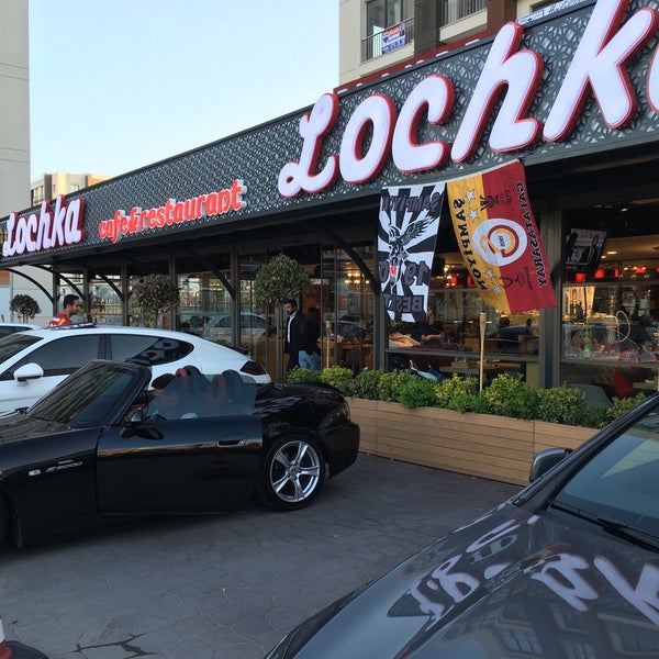 Das Foto wurde bei Lochka Cafe &amp; Restaurant von İlgar M. am 5/8/2016 aufgenommen