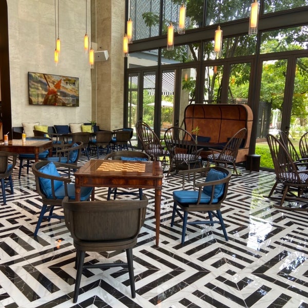 Foto diambil di Baba Beach Club Hua Hin Luxury Hotel oleh Tata P. pada 5/29/2022