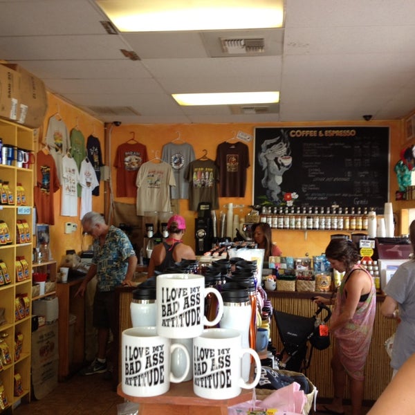 9/27/2013 tarihinde Amy M.ziyaretçi tarafından Bad Ass Coffee of Hawaii'de çekilen fotoğraf