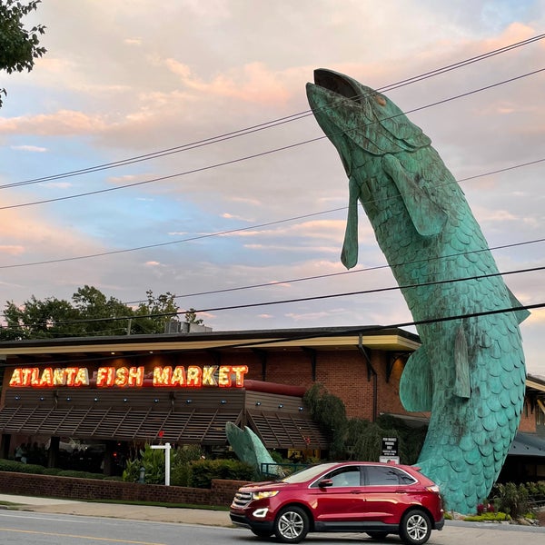 Foto diambil di Atlanta Fish Market oleh M pada 8/26/2022