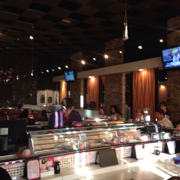 Foto diambil di Sushi Envy oleh M pada 8/11/2015