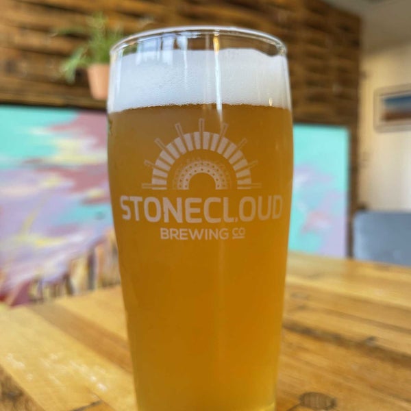 Foto tirada no(a) Stonecloud Brewing Company por Ezekiel K. em 8/12/2022