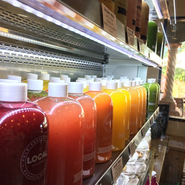 Photo taken at Local Juicery by Cachae W. on 5/2/2017