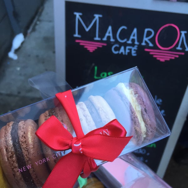 1/28/2015 tarihinde Rebecca R.ziyaretçi tarafından Macaron Café'de çekilen fotoğraf