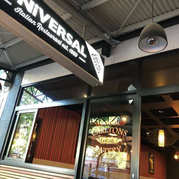 Foto tirada no(a) Universal Restaurant por Ed S. em 3/4/2018
