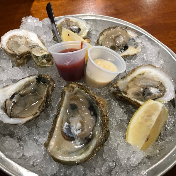 Foto diambil di Quality Seafood Market oleh Noel T. pada 10/12/2019