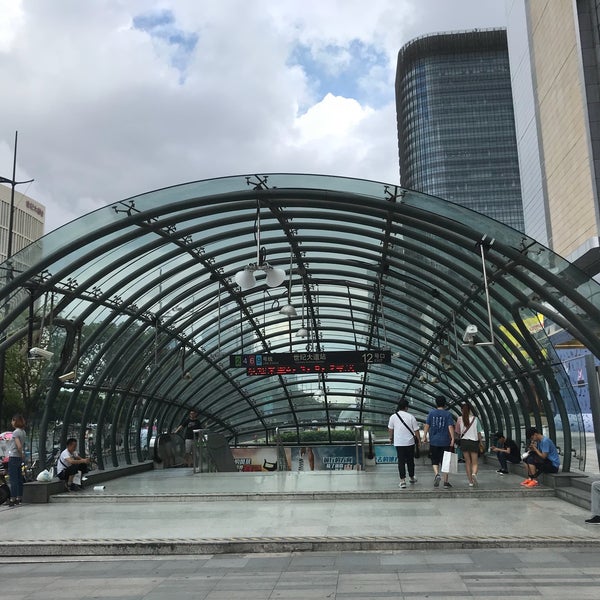 世纪大道地铁站