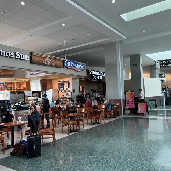 รูปภาพถ่ายที่ McGhee Tyson Airport (TYS) โดย Noel T. เมื่อ 5/11/2022