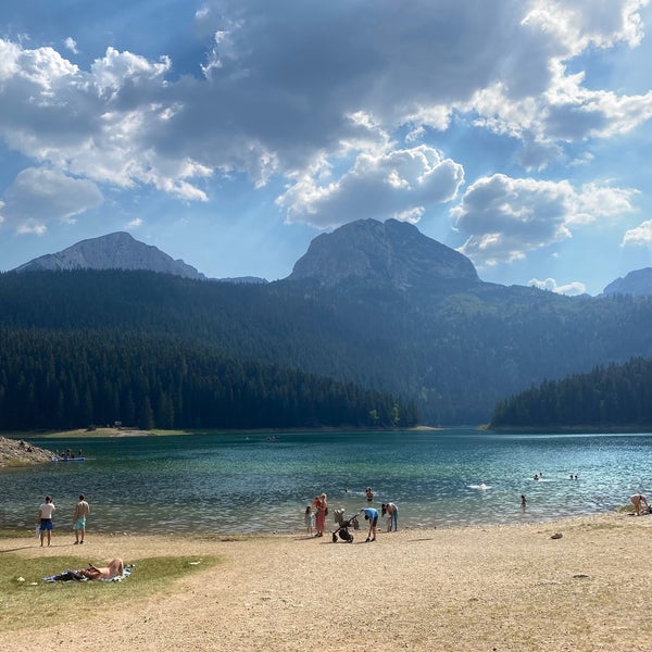 Crno jezero весной