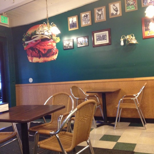 12/15/2012にJose N.がKirk&#39;s Steakburgersで撮った写真