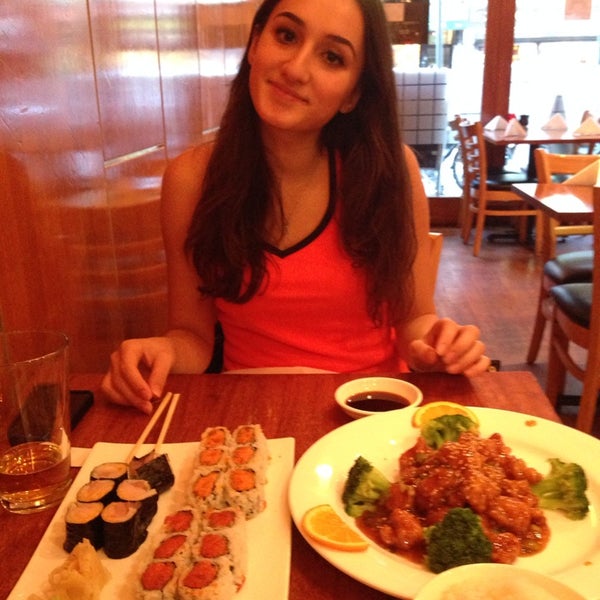 Foto tirada no(a) Ginza Japanese Restaurant por Mervenil Y. em 10/25/2013
