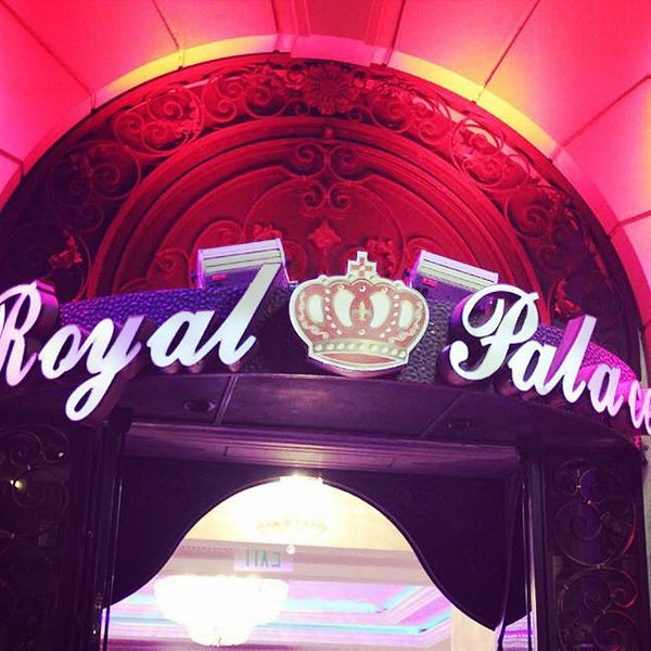 Foto tirada no(a) Royal Palace Banquet Hall por Armen M. em 12/10/2014