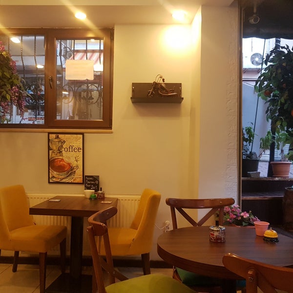 Photo taken at Crepe Box Cafe Restaurant by Kurtuluş B. on 11/5/2017