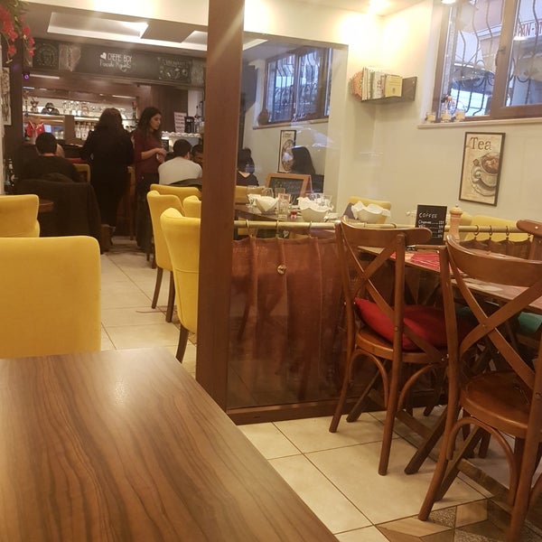 Das Foto wurde bei Crepe Box Cafe Restaurant von Kurtuluş B. am 11/5/2017 aufgenommen